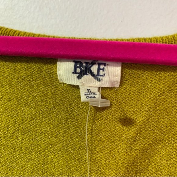 BKE Buckle Women’s Faux Wrap Sweater S Small Gold Olive Mustard Long Sleeve NWT - Picture 4 of 12